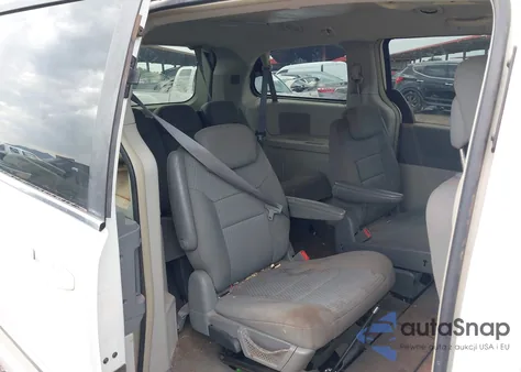 2010 Chrysler Town & Country Touring from USA, damaged, VIN 2A4RR5D15AR309025